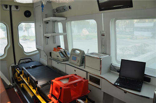 闵行区救护车内部